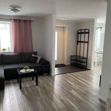 Jaettefin Laegenhet Mellan Staden Och Fjaellet Oviken Extérieur photo